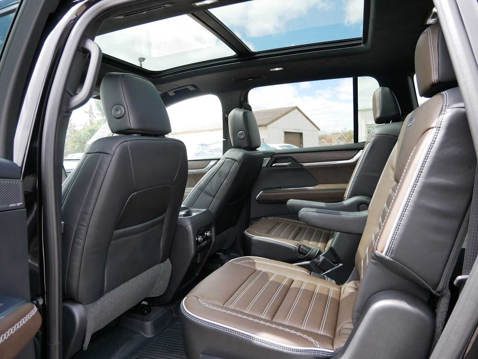 2026 GMC Acadia Denali Ultimate - Photo 10