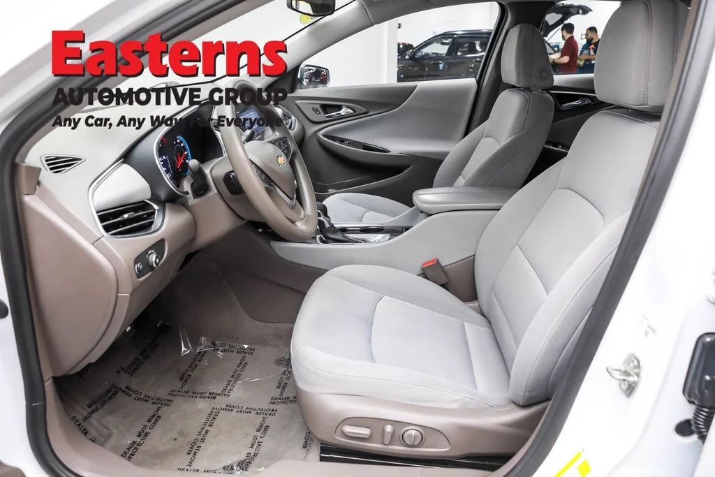 Used 2021 White Chevrolet LT image 14
