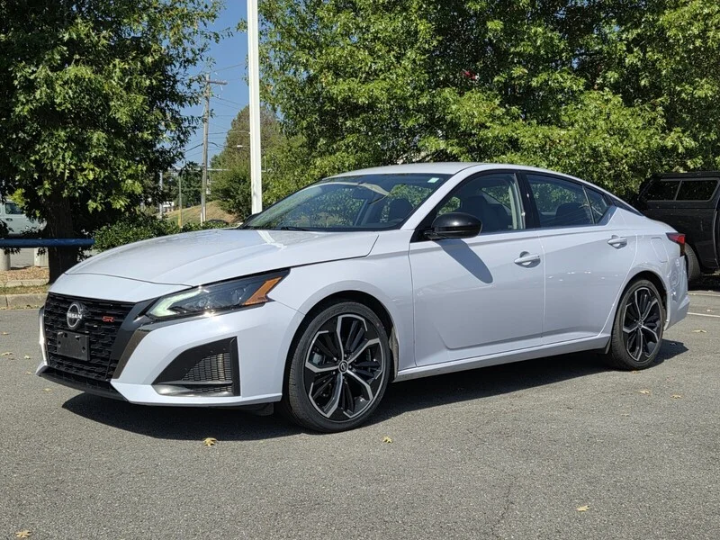 Used 2024 Pearl NISSAN 2.5 SR image 1