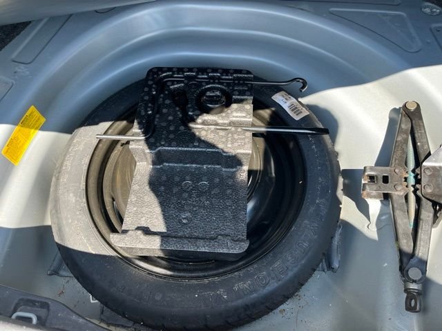 Used 2009 Silver Toyota  image 21