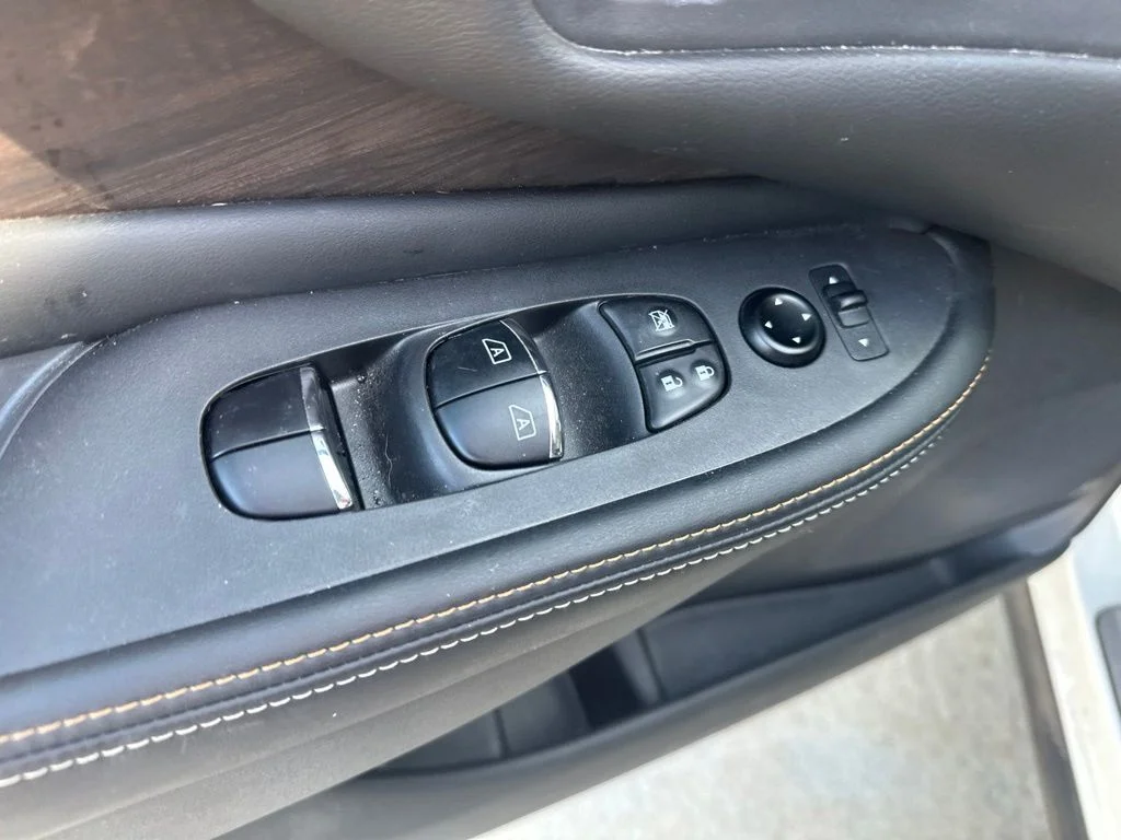 Used 2024 White Nissan Platinum image 8