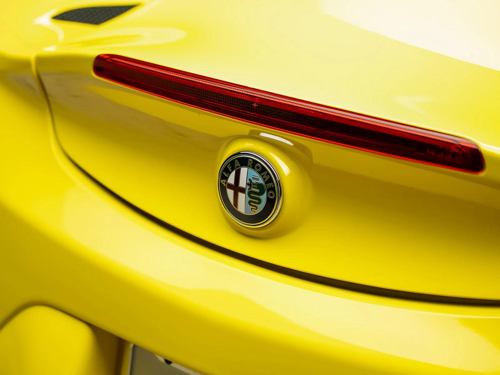 Used 2016 Yellow Alfa Romeo Base image 20