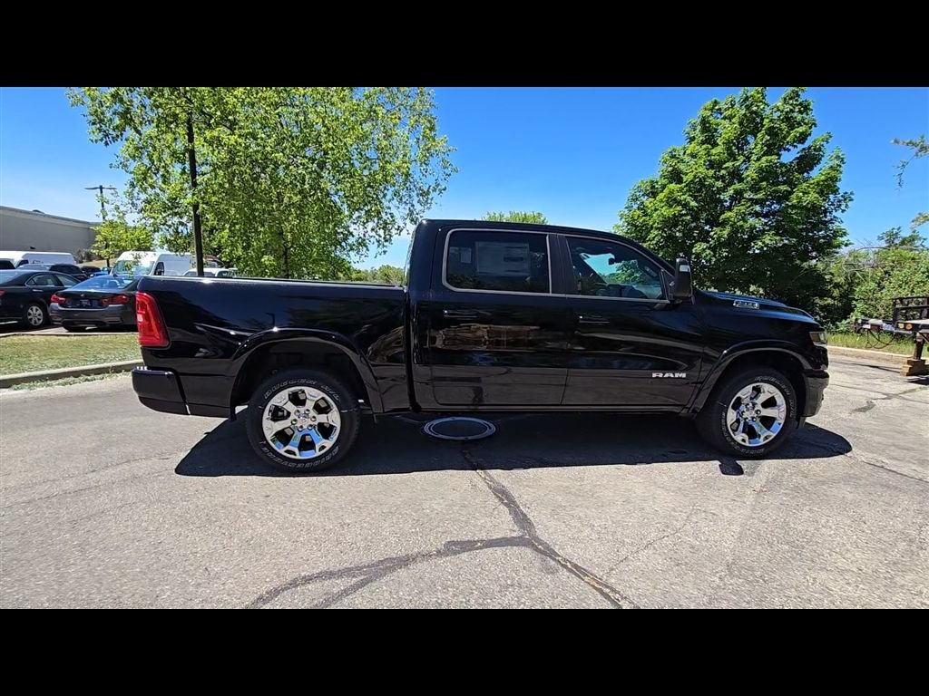 New 2026 Diamond Black Crystal Pearl-Coat Exterior Paint RAM Big Horn/Lone Star image 8