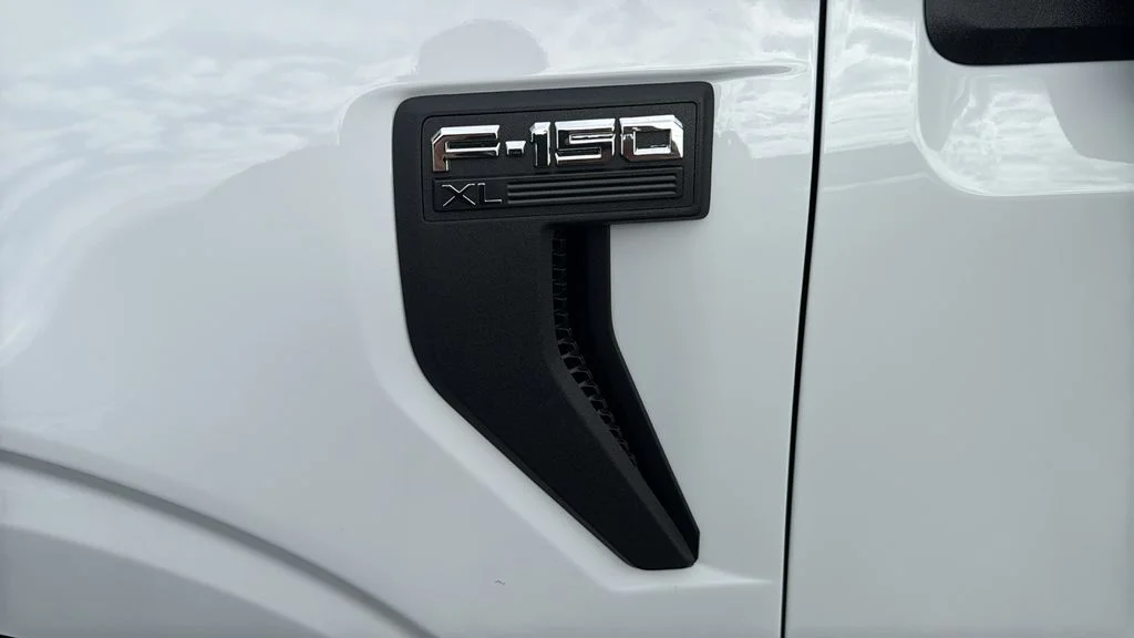 New 2026 Oxford White Ford XL image 5