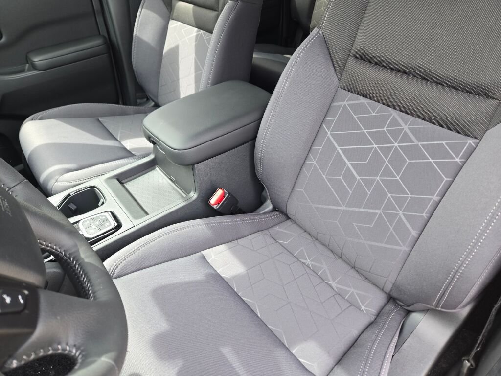 New 2026 Glacier White Nissan Crew Cab SV image 18