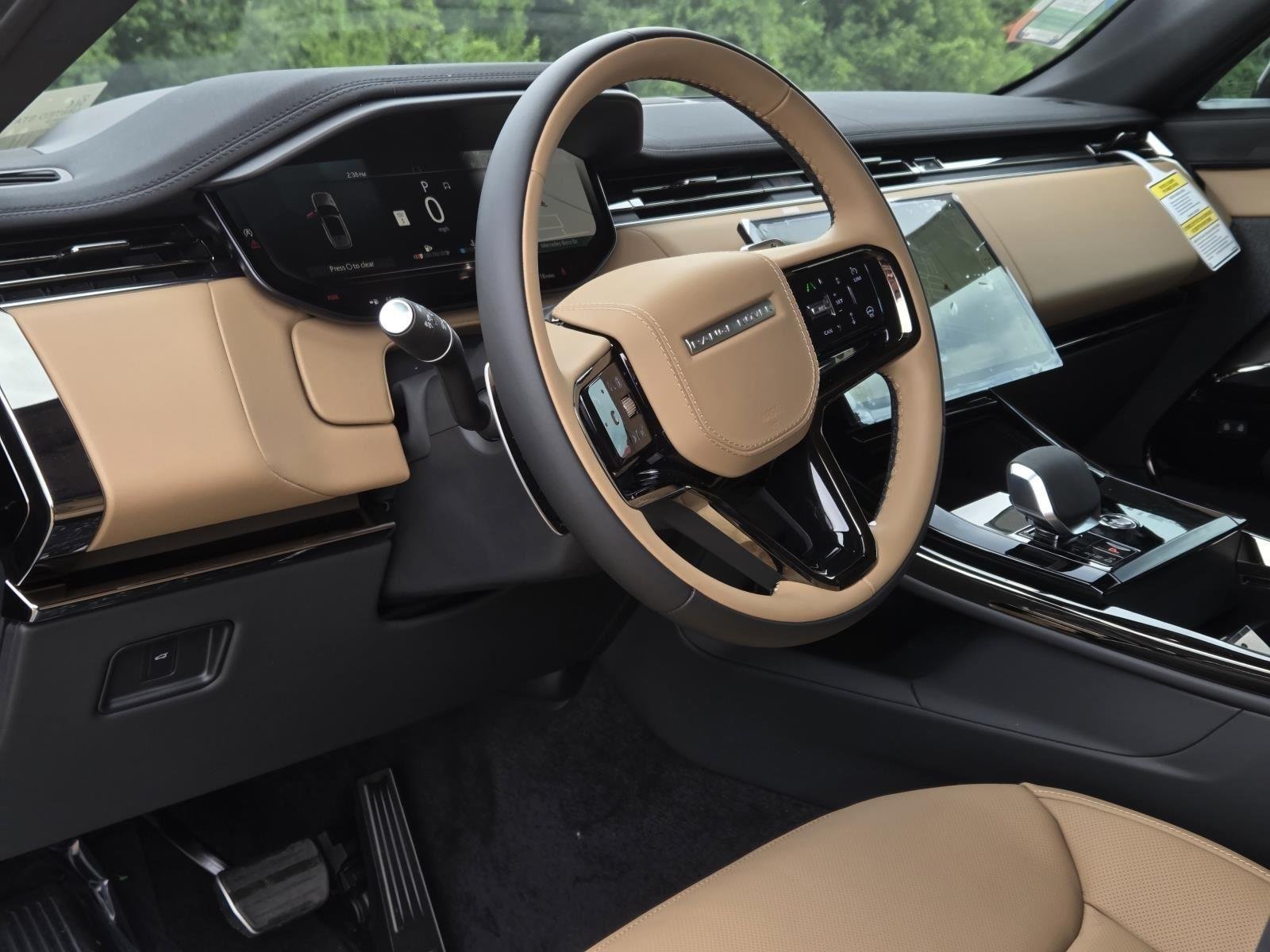 New 2026 Santorini Black Land Rover Dynamic SE image 33
