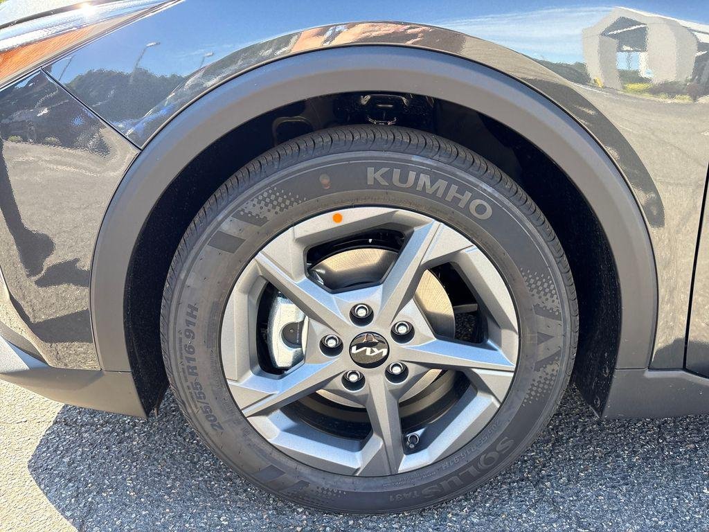 New 2026 Interstellar Gray Kia LXS image 11