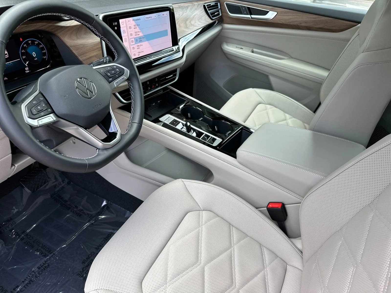 New 2026 Silver Volkswagen SE w/Technology image 9