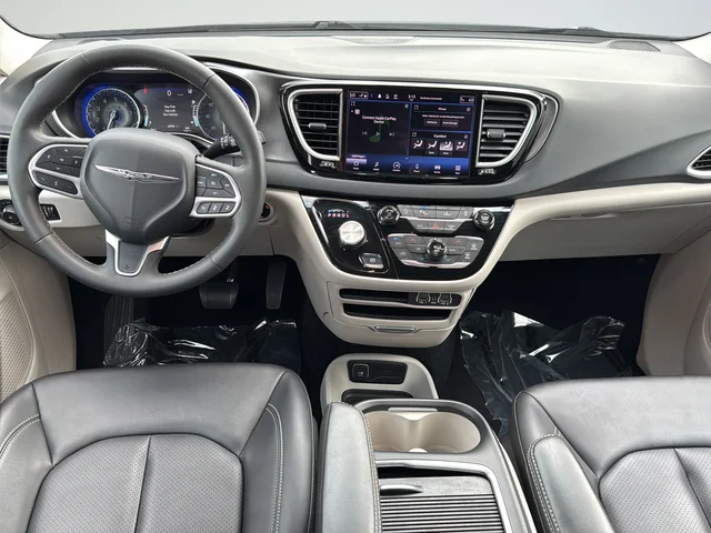 Used 2024 White Chrysler Touring L image 9