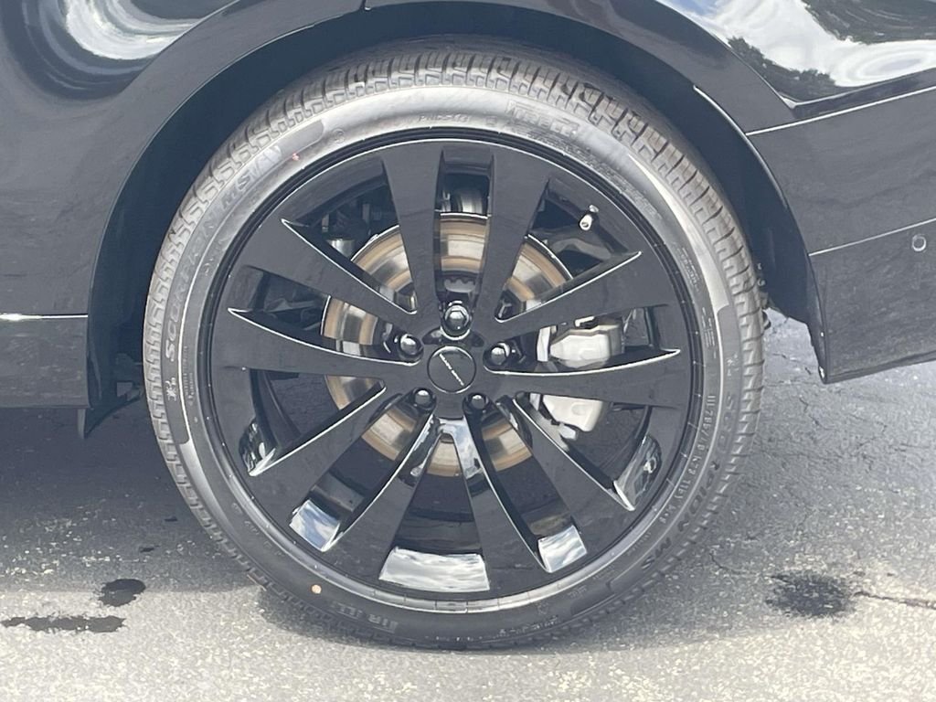 New 2026 Santorini Black Land Rover Dynamic SE image 11