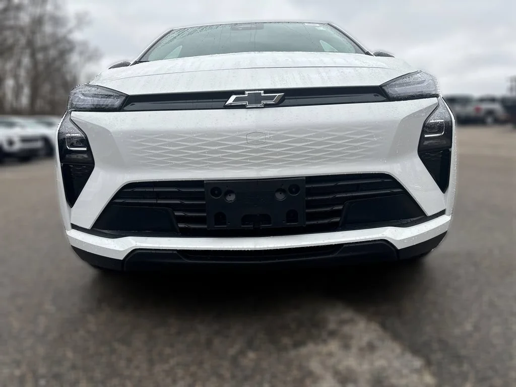 New 2027 Summit White Chevrolet LT image 47