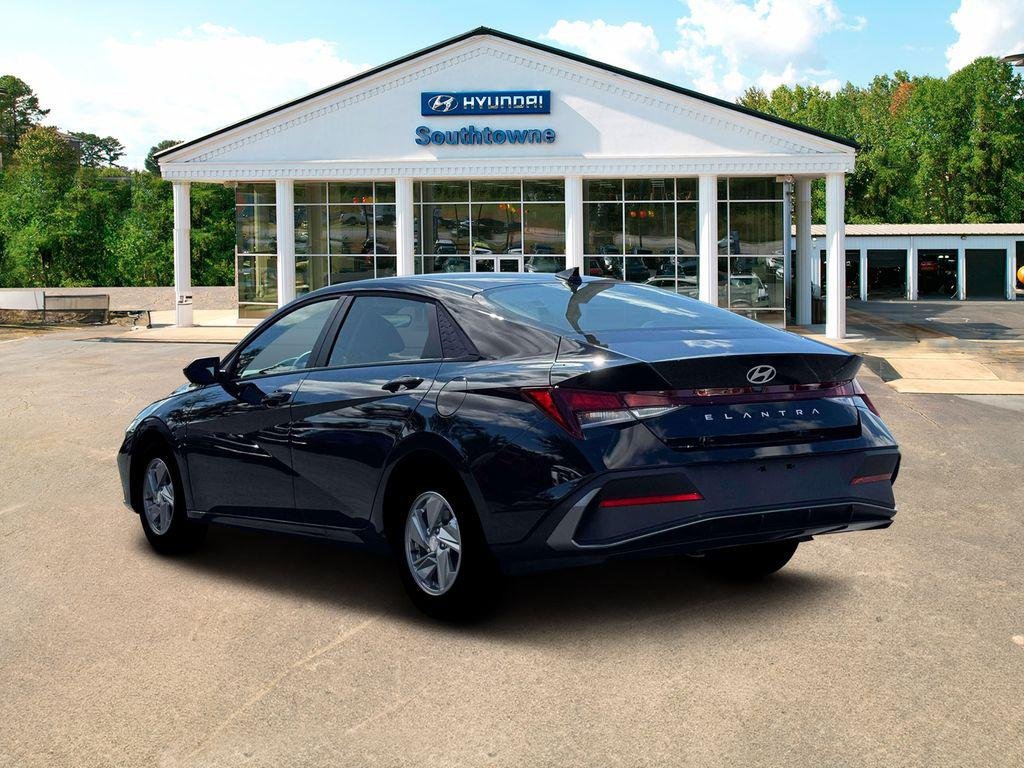 New 2026 Black Hyundai SE image 5