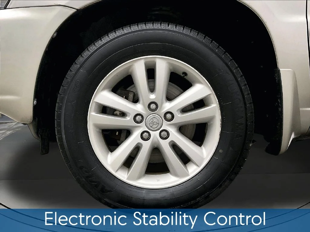 Used 2006 Silver Toyota Limited image 13