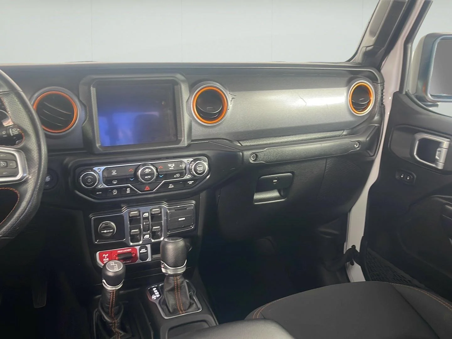 Used 2022 Bright White Clearcoat Jeep Mojave image 36