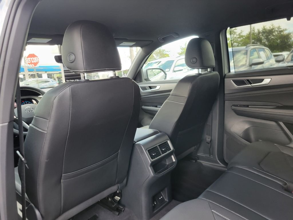 Certified Used 2026  Volkswagen SE w/Technology image 9