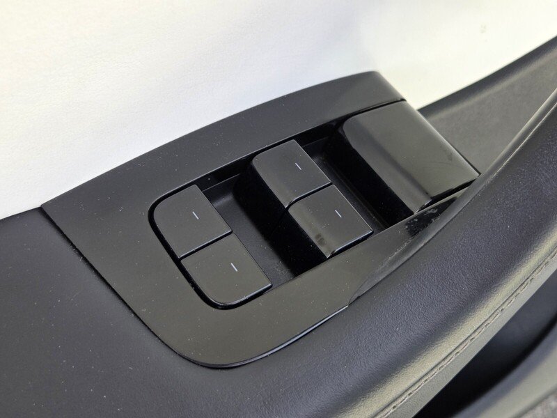 Used 2020  Tesla Long Range image 27