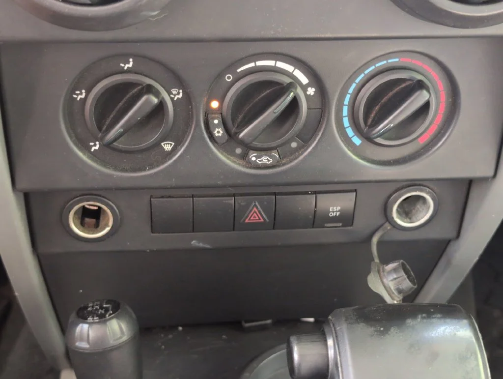Used 2008 Green Jeep X image 18
