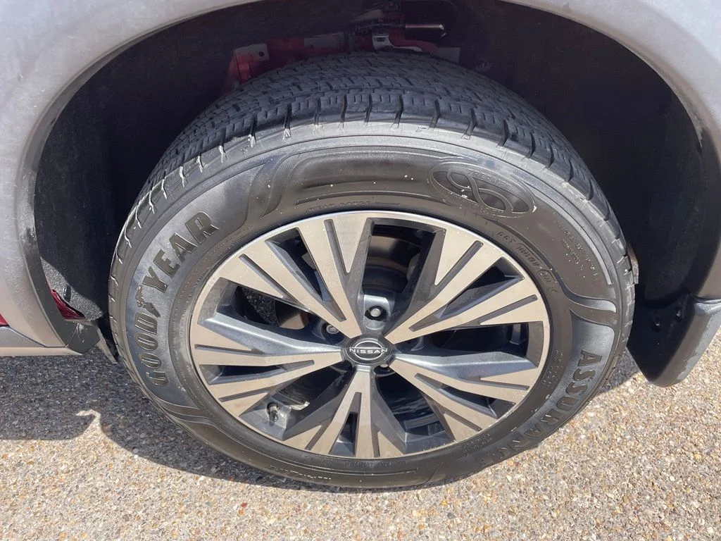Used 2022 Red Nissan SV image 17