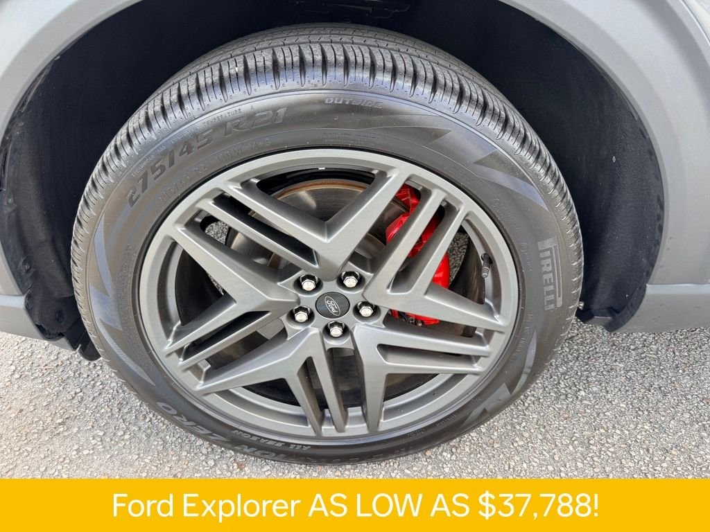 Used 2025 Gray Ford ST-Line image 31