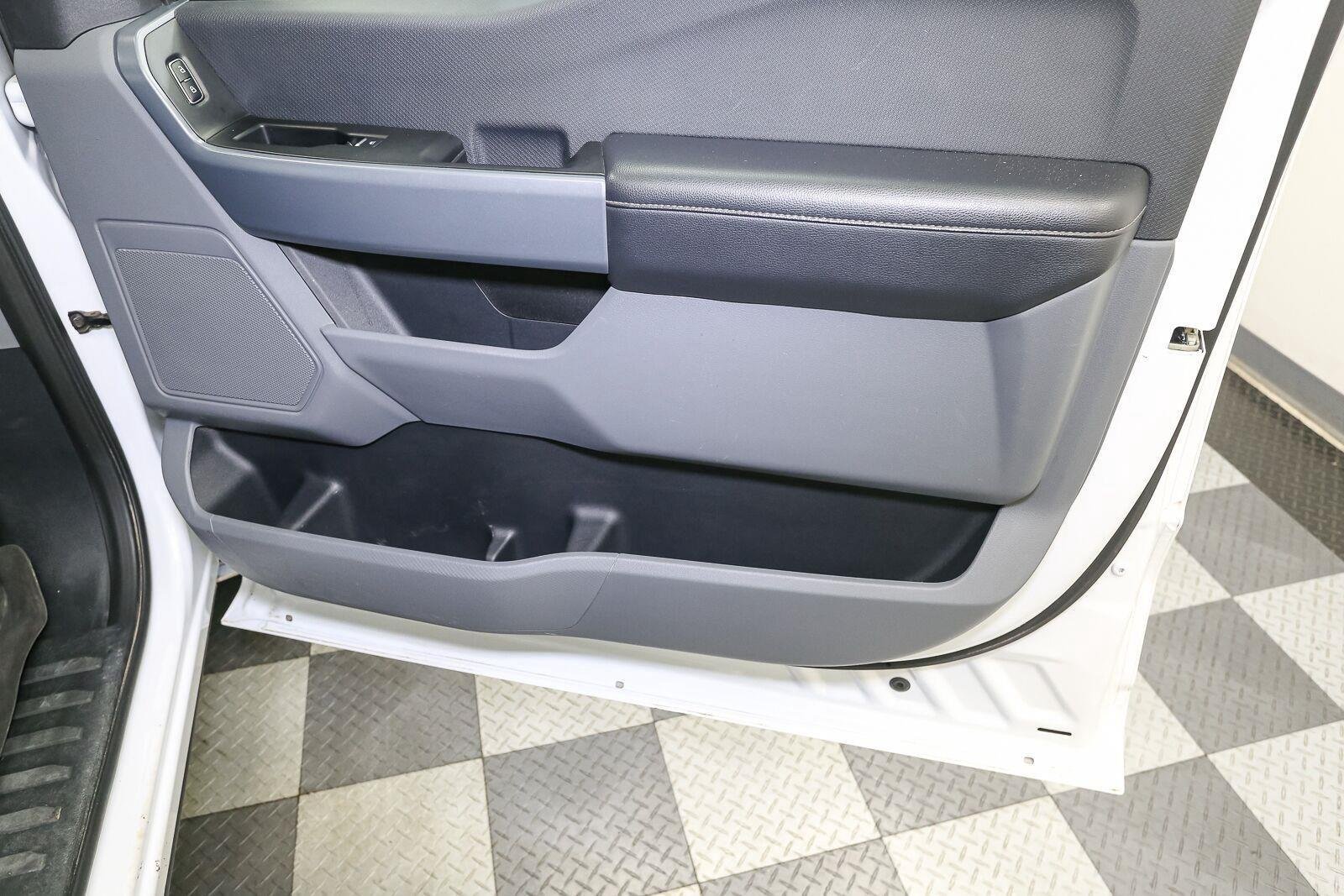 Used 2023 Oxford White Ford XLT image 18