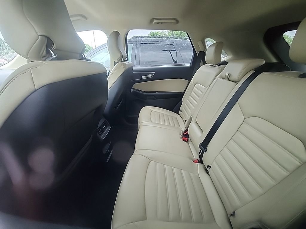 Used 2017 White Ford SEL image 4