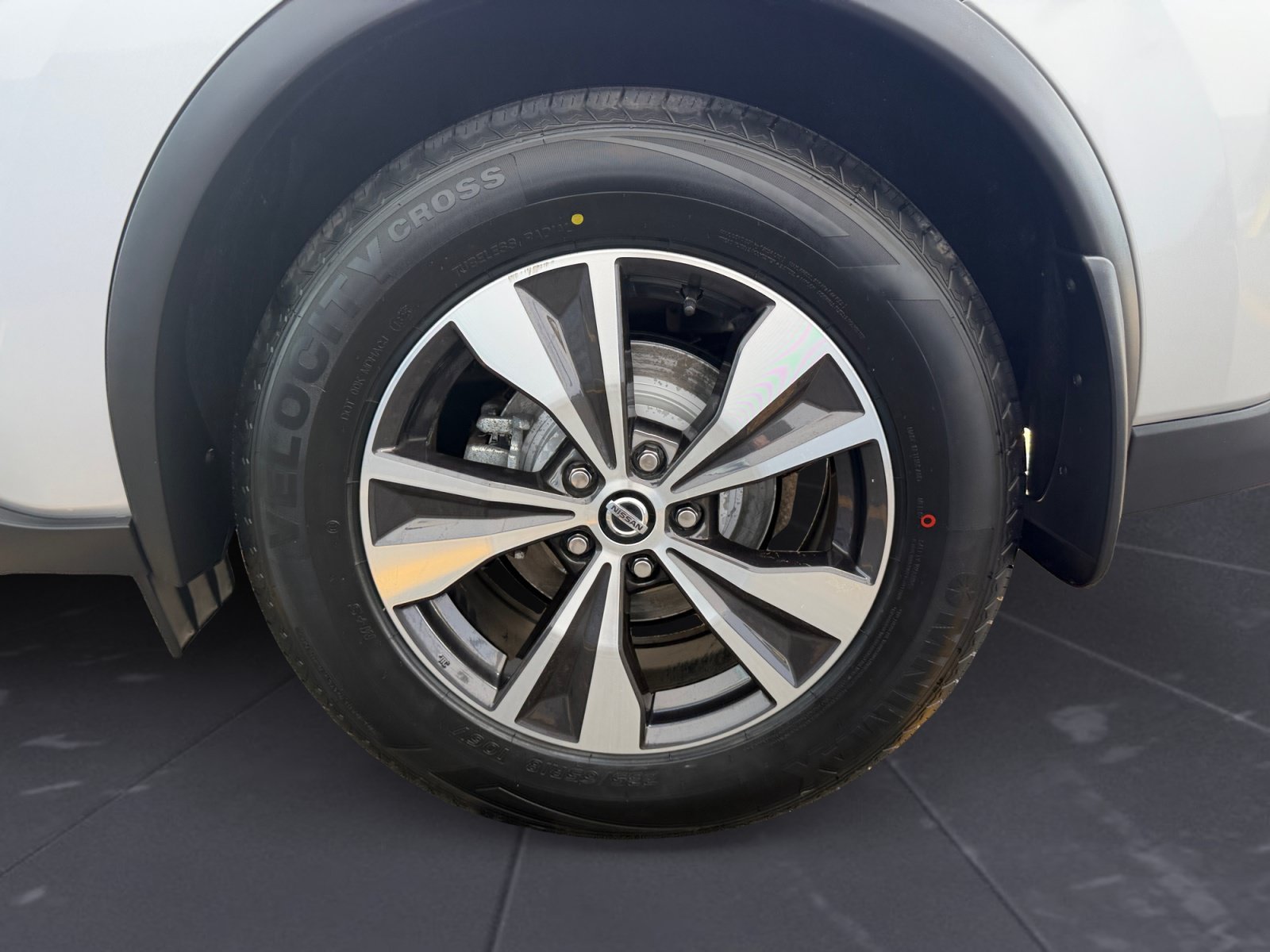 Used 2020 Brilliant Silver Metallic Nissan SV image 43