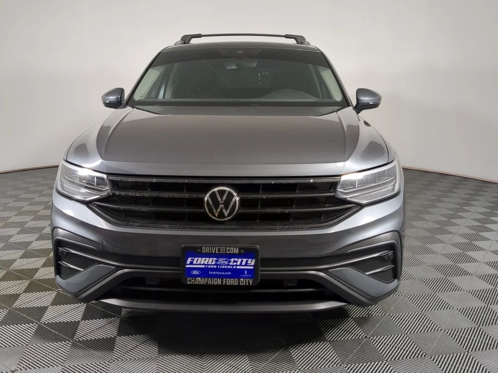 Used 2022 Platinum Gray Metallic Volkswagen SE image 3