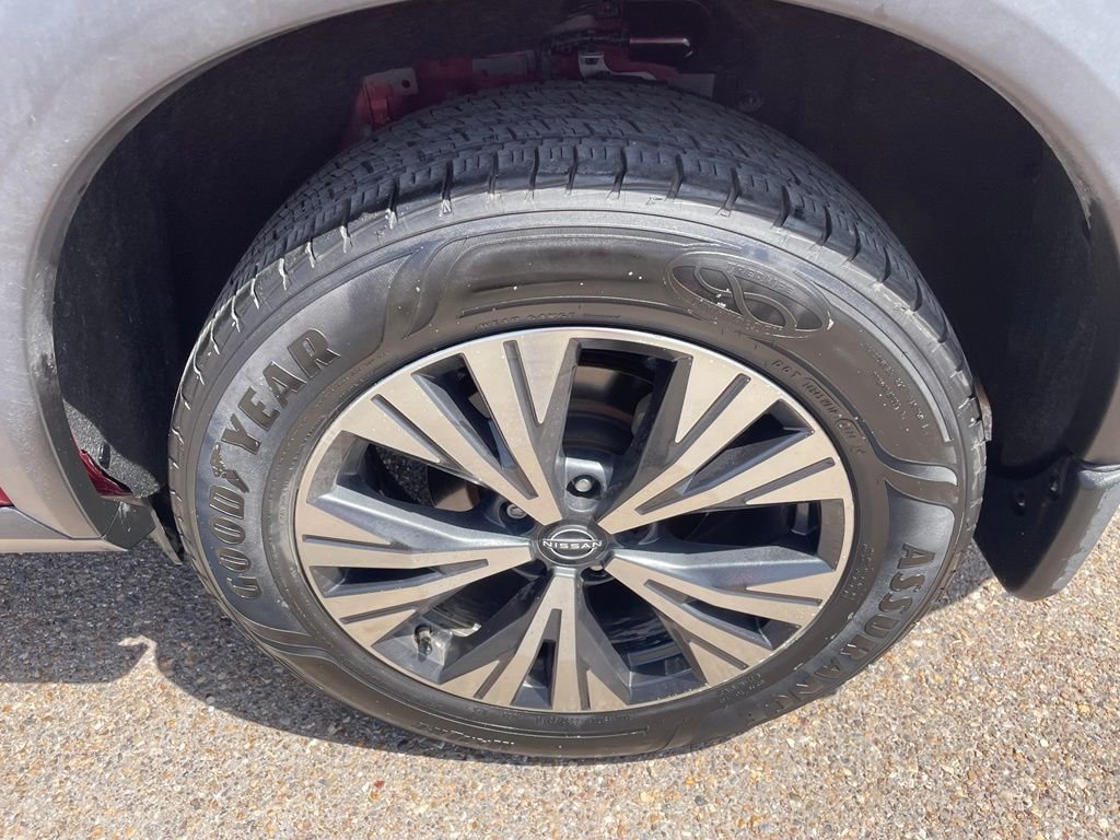 Used 2022 Red Nissan SV image 17