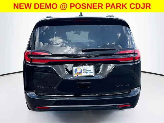 New 2026 Diamond Black Crystal Pearl-Coat Exterior Paint Chrysler Limited image 6