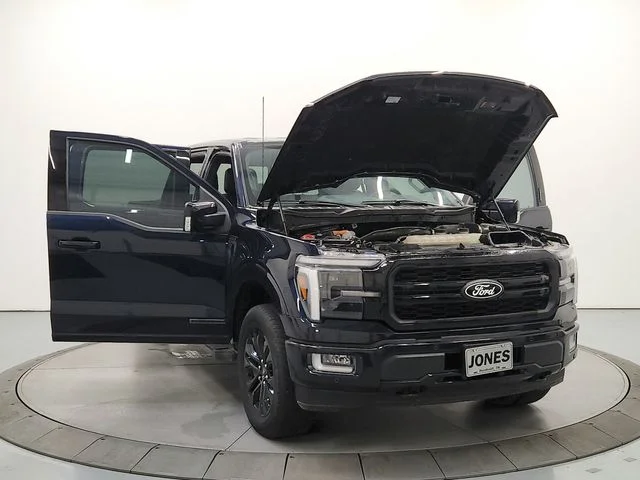 Used 2024  Ford Lariat image 10