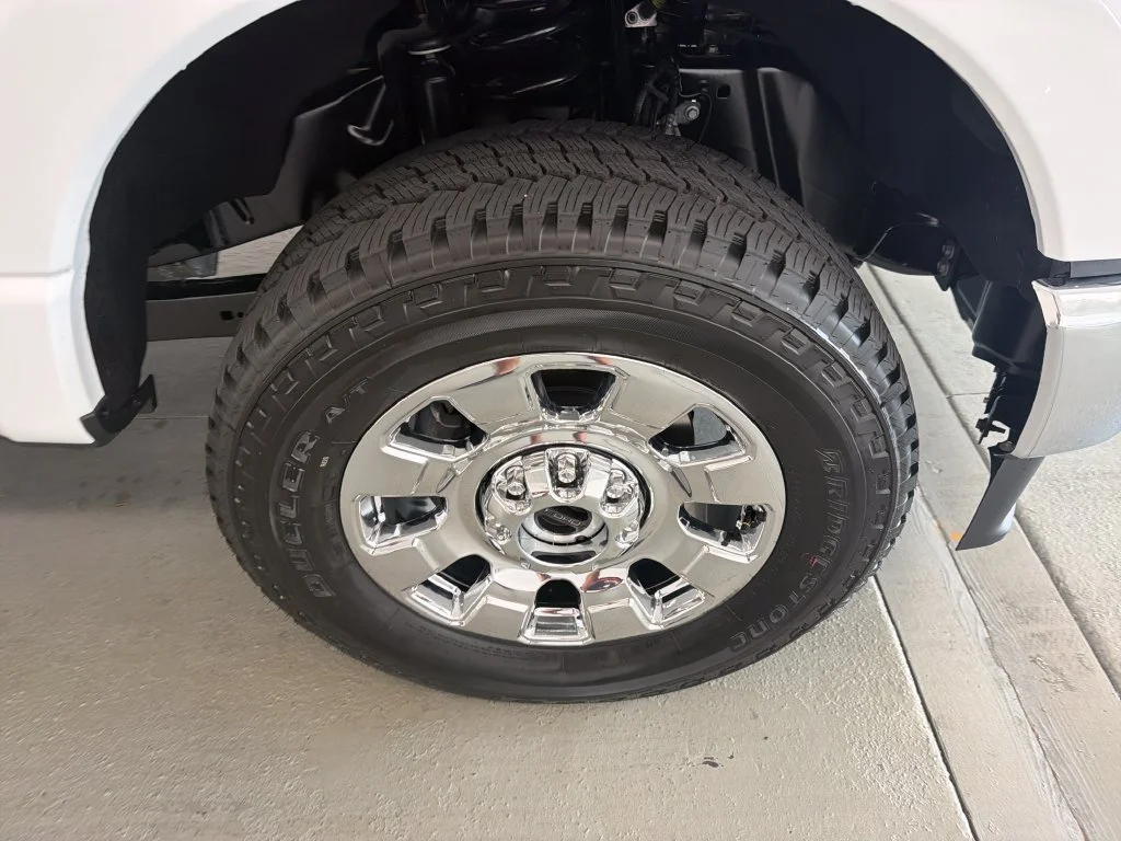 New 2027 Oxford White Ford F-250® Lariat® image 5