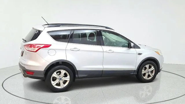 Used 2016 Silver Ford SE image 12