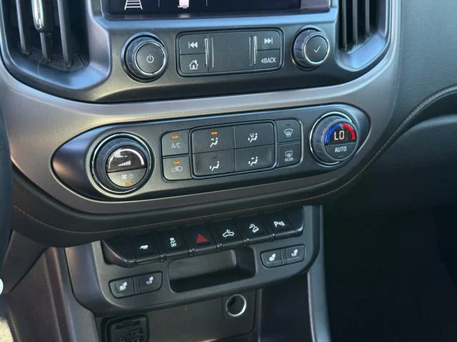 Used 2022 Desert Sand Metallic GMC AT4 w/Leather image 21