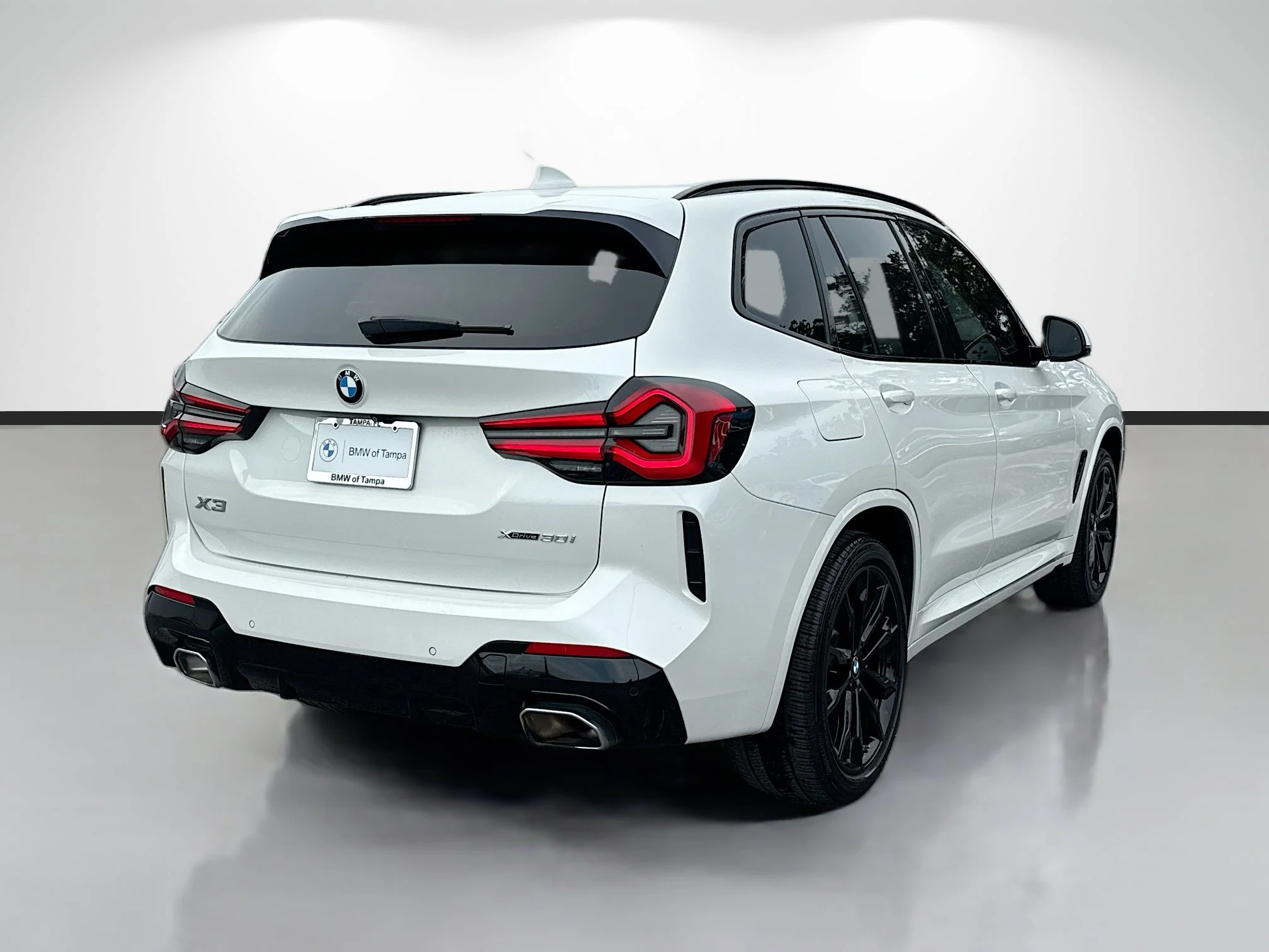 Used 2022 Mineral White Metallic BMW xDrive30i image 3