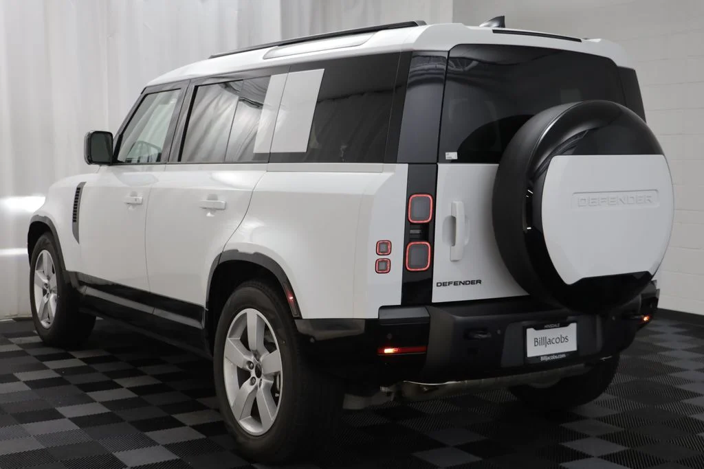 Certified Used 2026 White Land Rover X-Dynamic SE image 16
