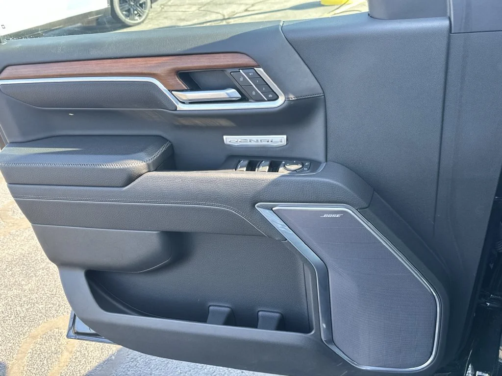 Used 2022 Black GMC Denali image 18