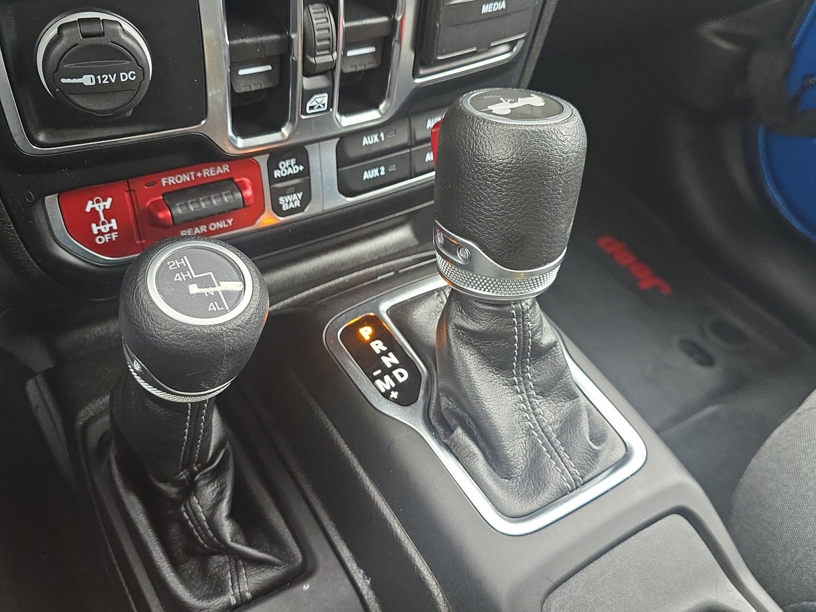Used 2024 Hydro Blue Pearlcoat Jeep Rubicon image 22