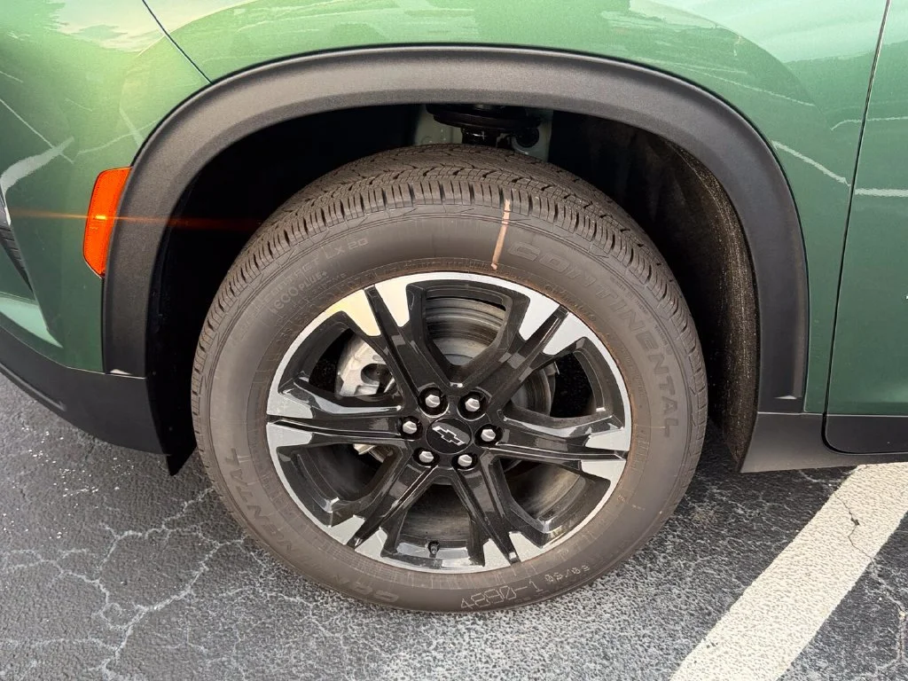 New 2027 Trillium Green Metallic Chevrolet LT image 17