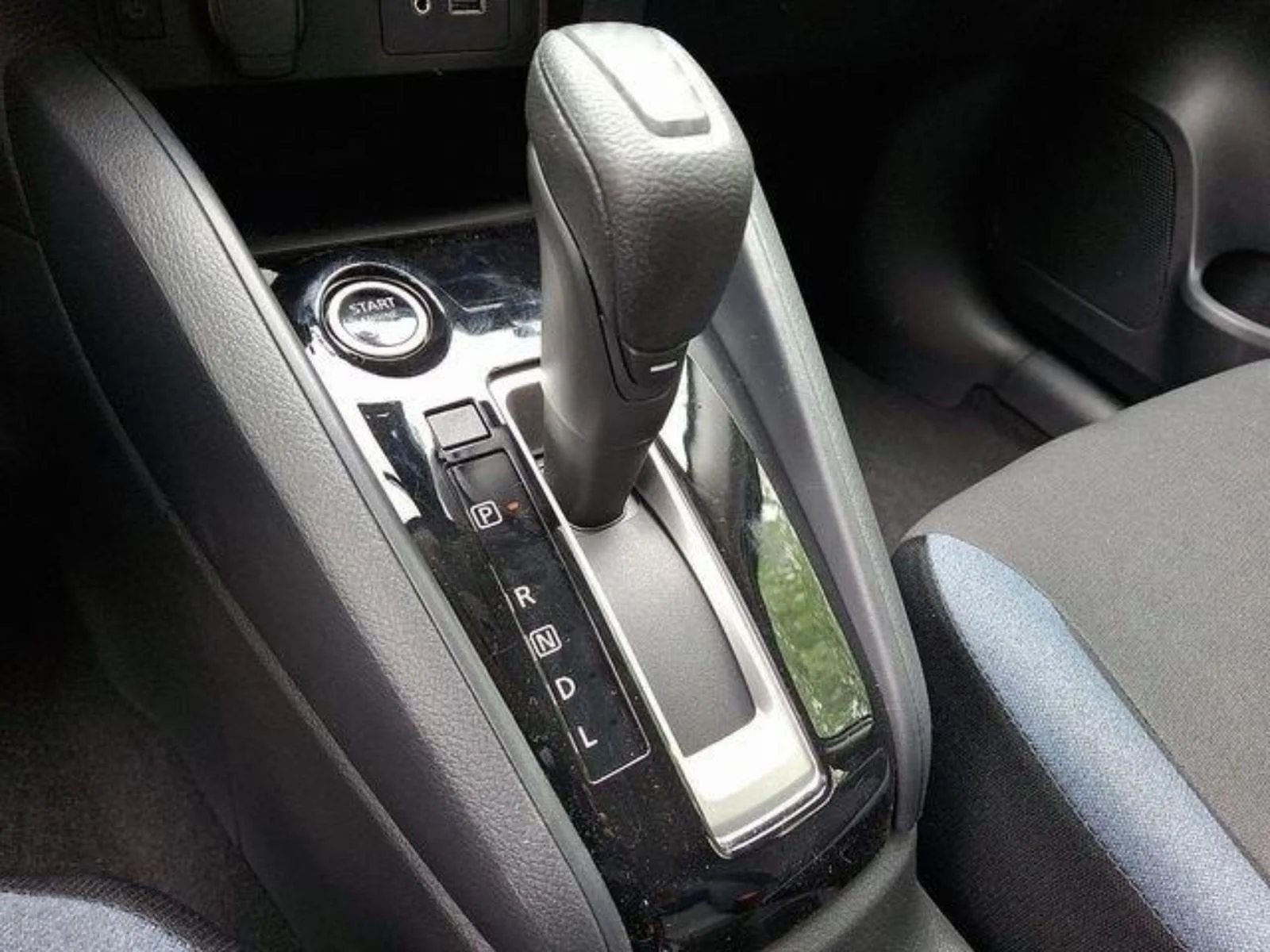 2025 Nissan Versa Sedan SV - Photo 10