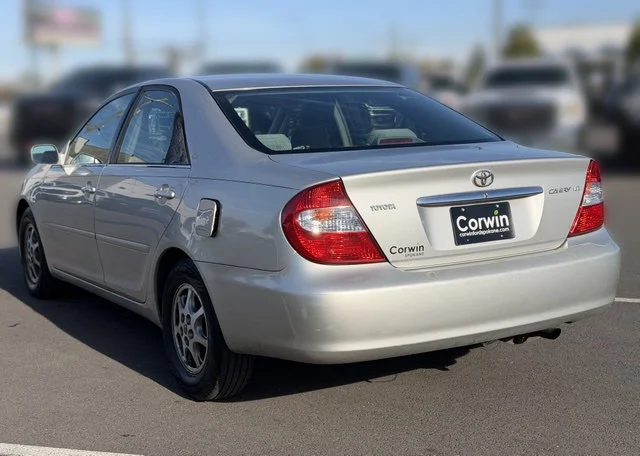 Used 2004 Silver Toyota LE image 13