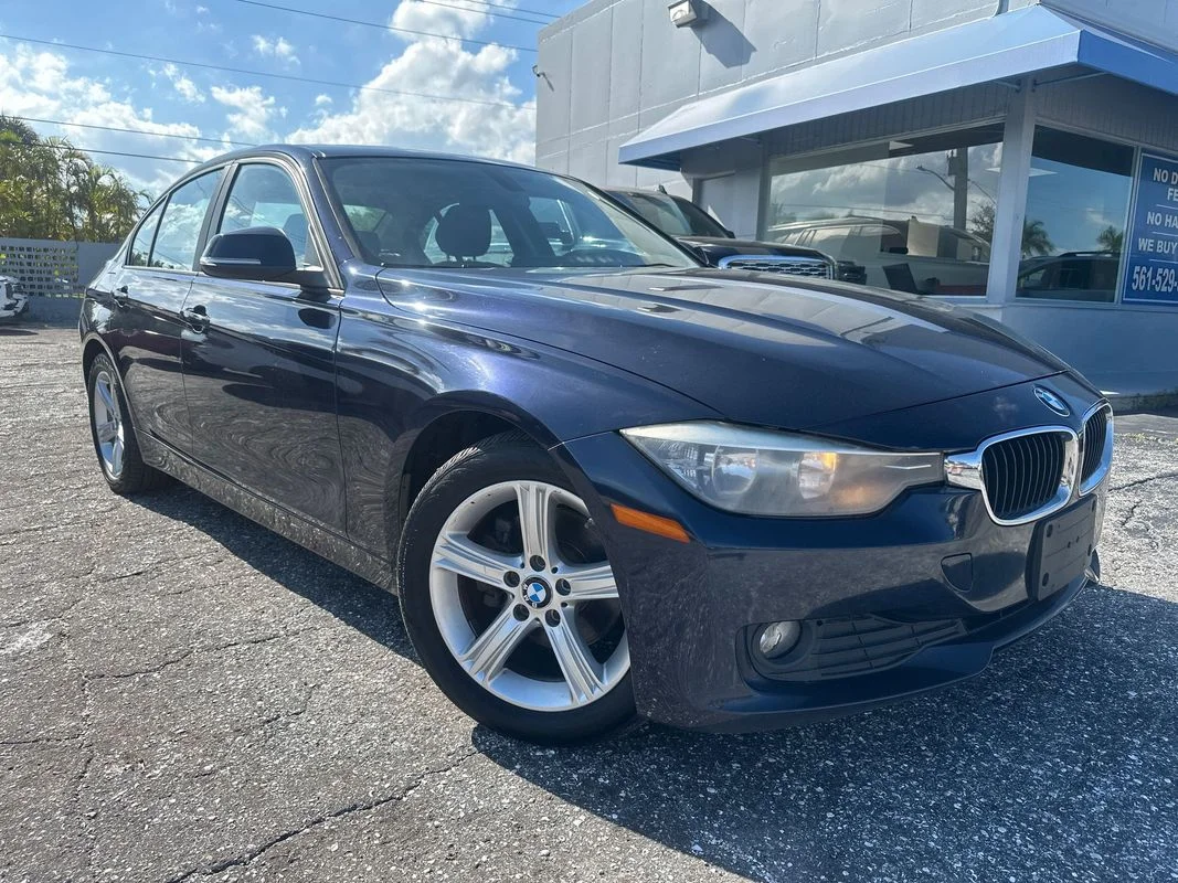Used 2014  BMW xDrive image 3