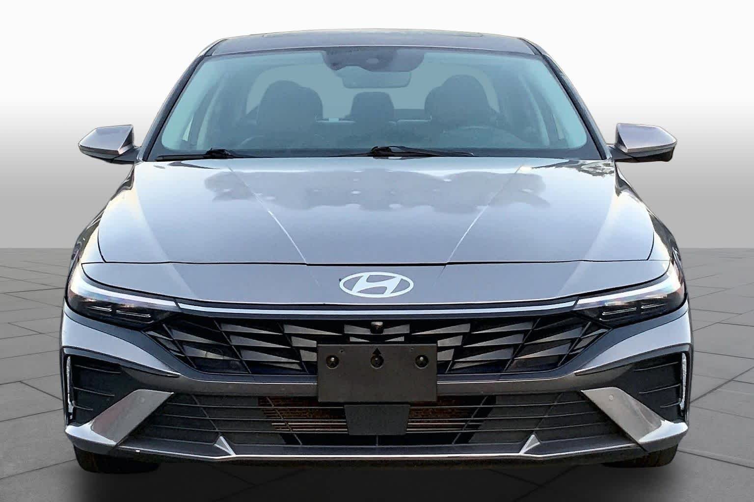 Used 2024 Fluid Metal Hyundai Limited image 4