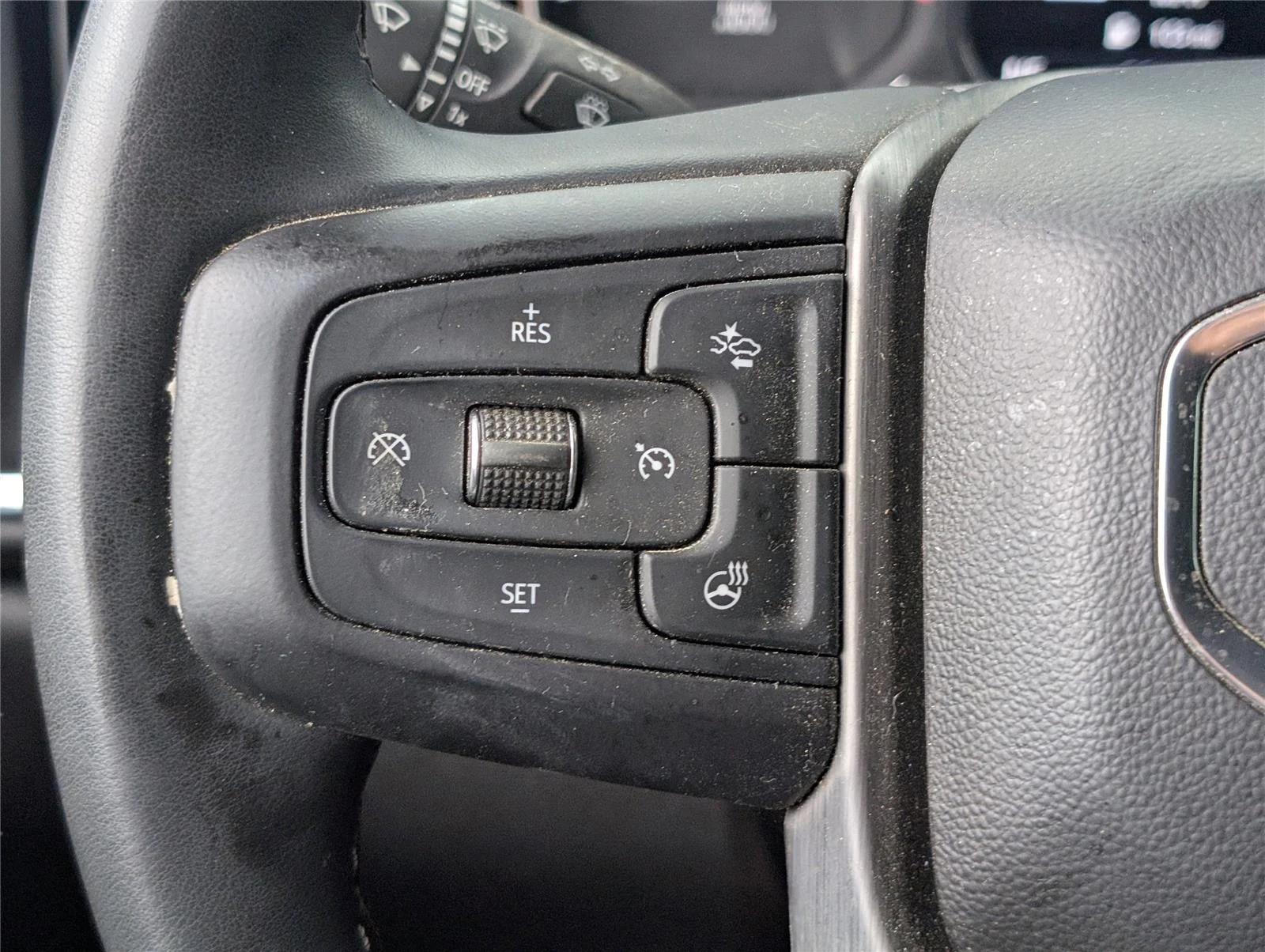 Used 2023 White Frost Tricoat GMC Denali image 26