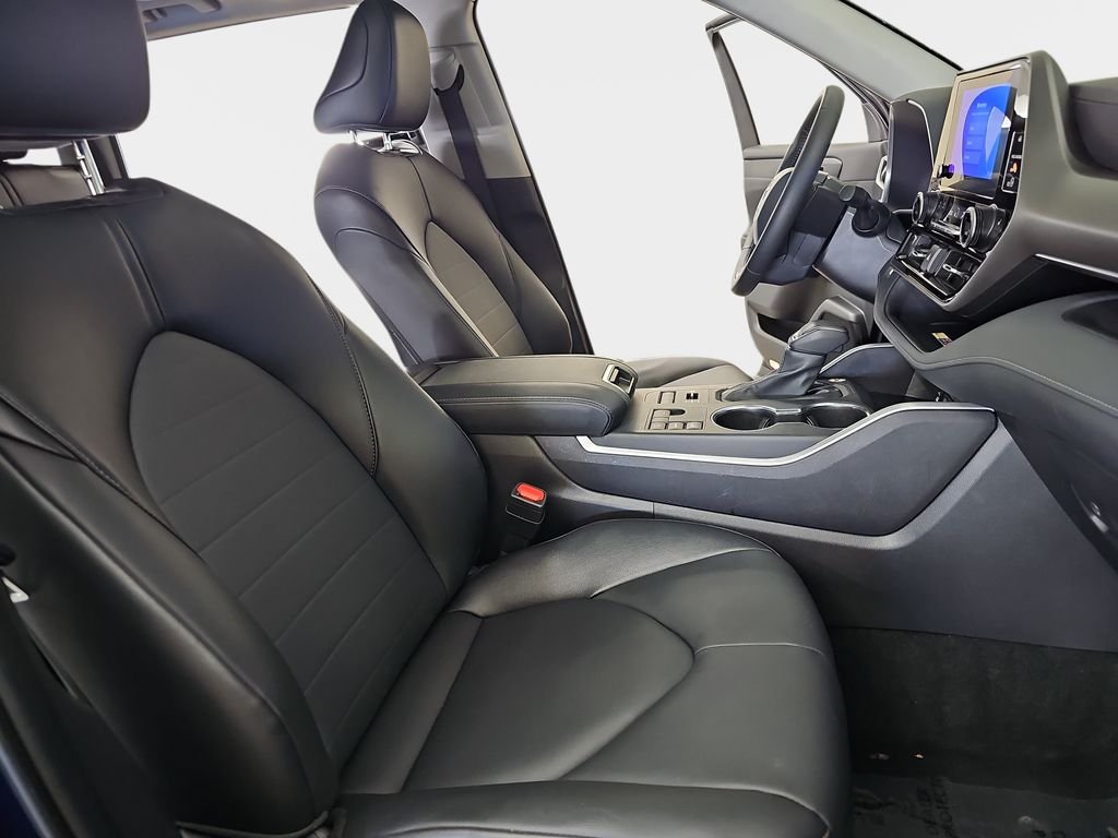 2025 Toyota Highlander XLE - Photo 12