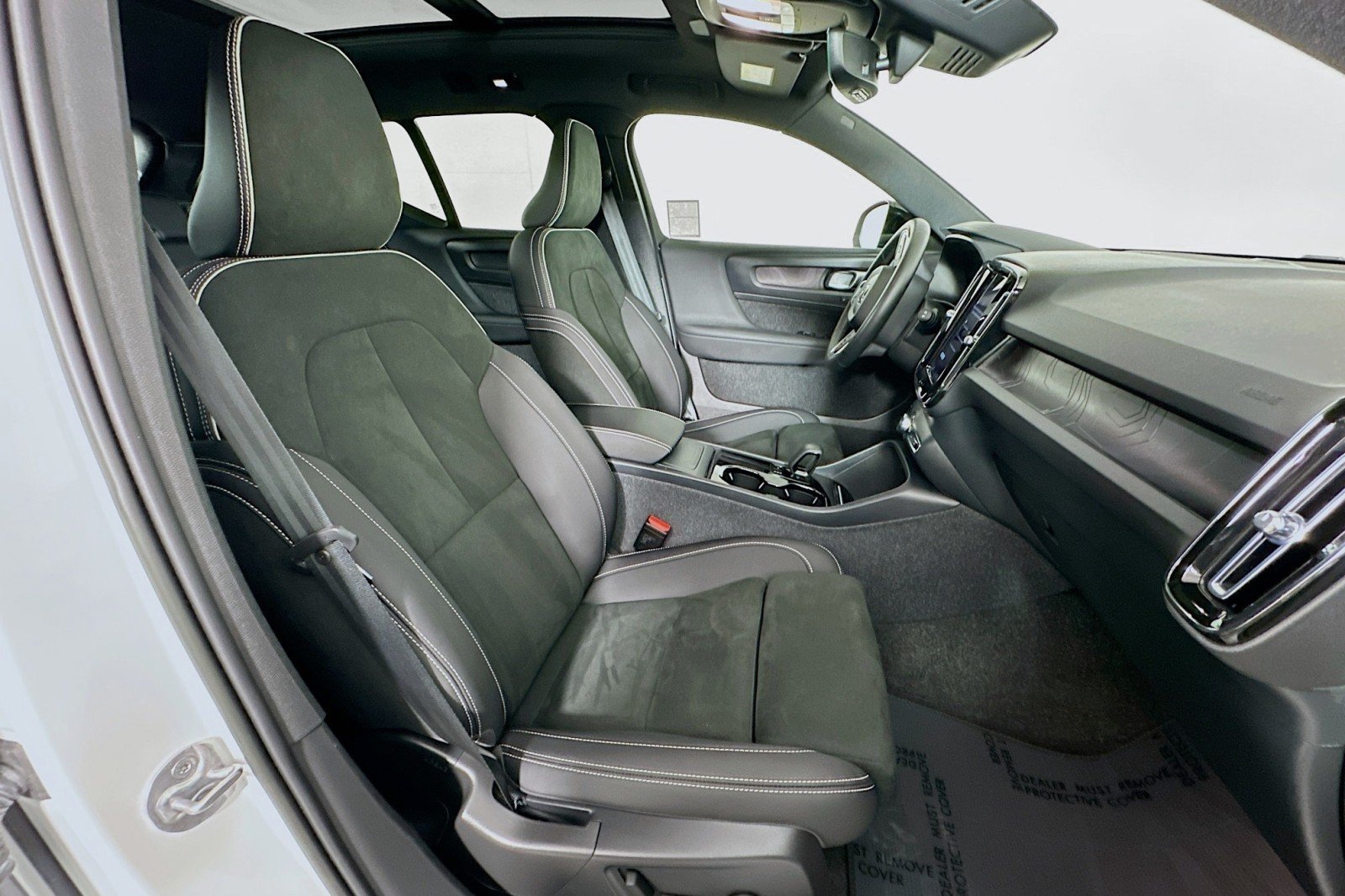 Used 2023 Crystal White Metallic Volvo Ultimate image 8
