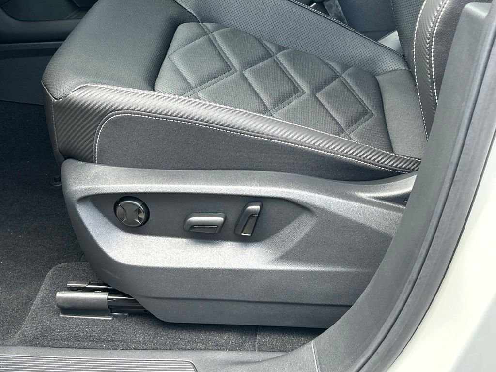 New 2026 White Volkswagen 2.0T SE image 16