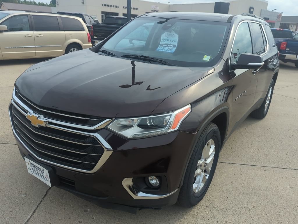 Used 2020 Chevrolet Traverse 1LT with VIN 1GNEVGKWXLJ247615 for sale in Spirit Lake, IA
