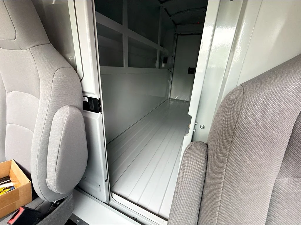 New 2026 Oxford White Ford E-350 SRW image 22