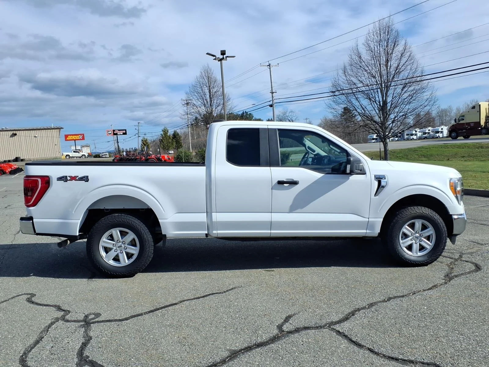 Used 2022 Oxford White Ford XLT image 4