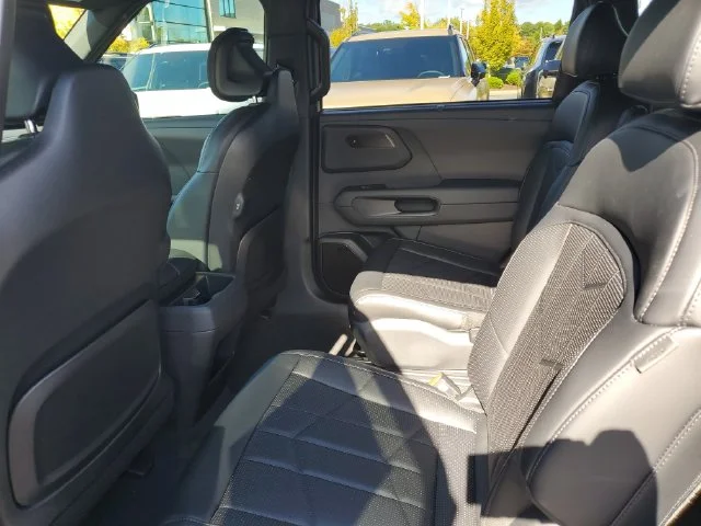 New 2027 Wolf Gray Kia X-LINE SX image 11
